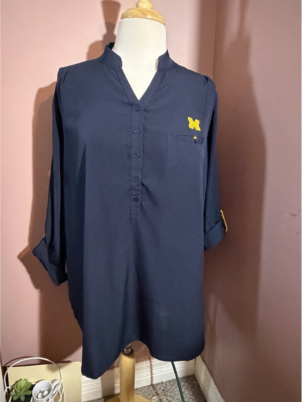 UG Apparel Michigan Wolverines Womens 2X Button Down Shirt Relaxed Fit New
